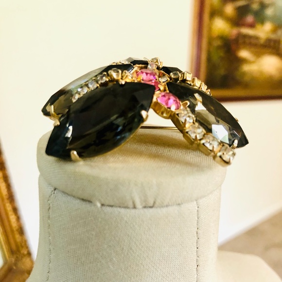 Rare Vintage Demi Parure Rhinestone Brooch Set - Picture 14 of 17